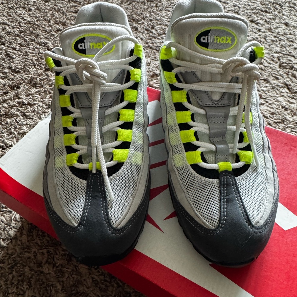 Nike Men’s Air Max 95 in Gray and Volt….unisex , woman’s 7.5
Men’s 6 - Picture 2 of 6